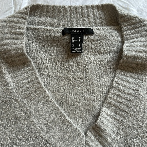 Forever 21 Boxy Crop Sweater - Picture 2 of 4
